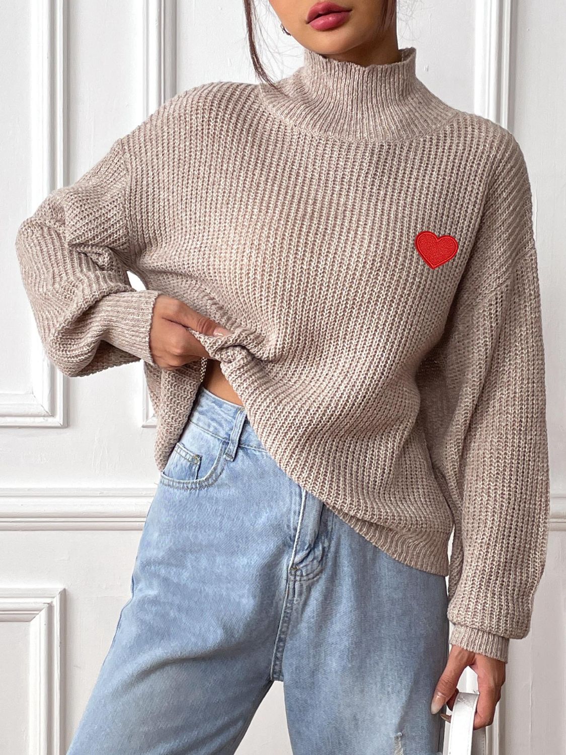 Gabriela | Long-sleeved turtleneck sweater with a heart pattern and dropped shoulders
