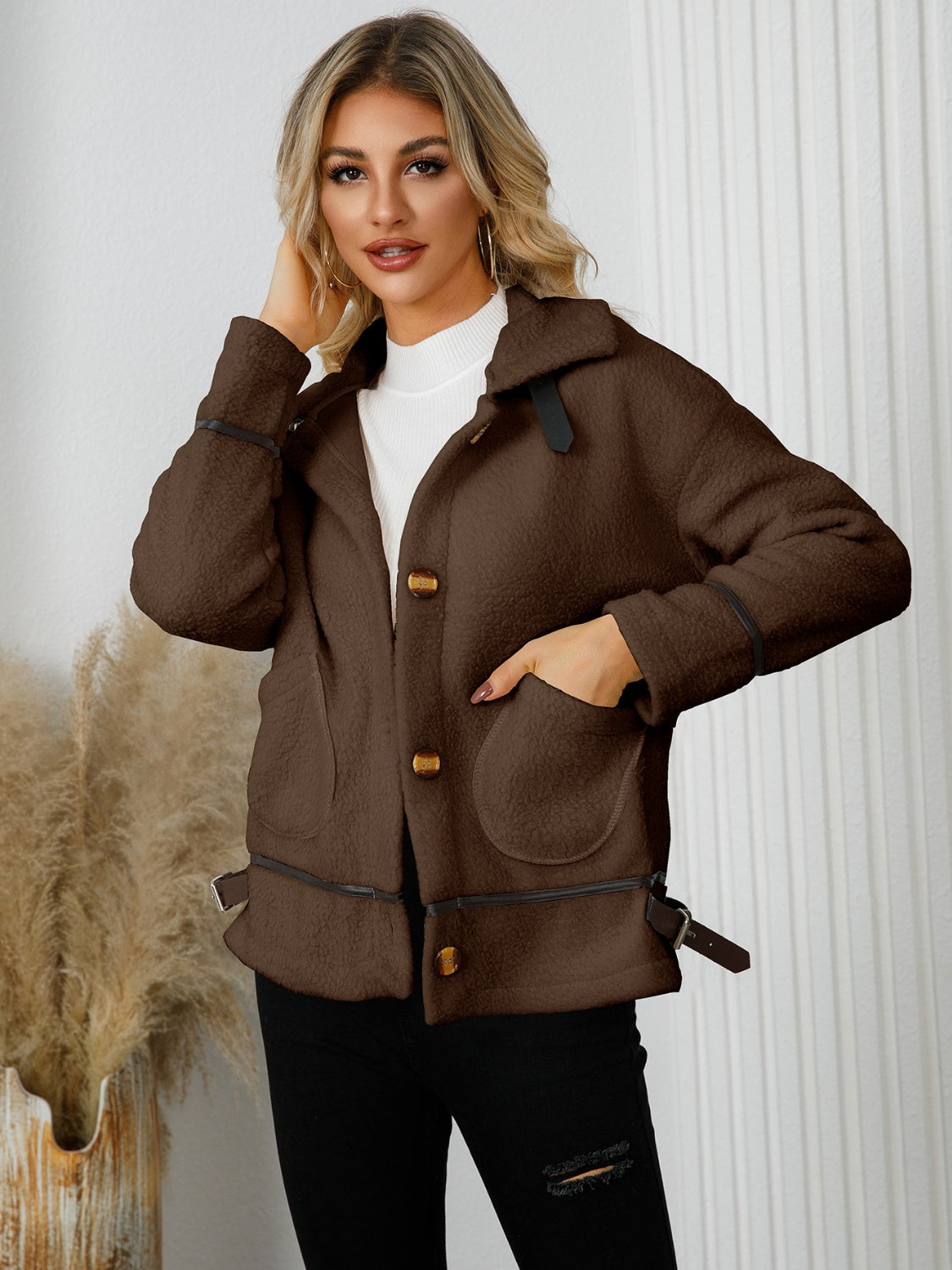 Edith | Jacket with pockets and button placket and collar