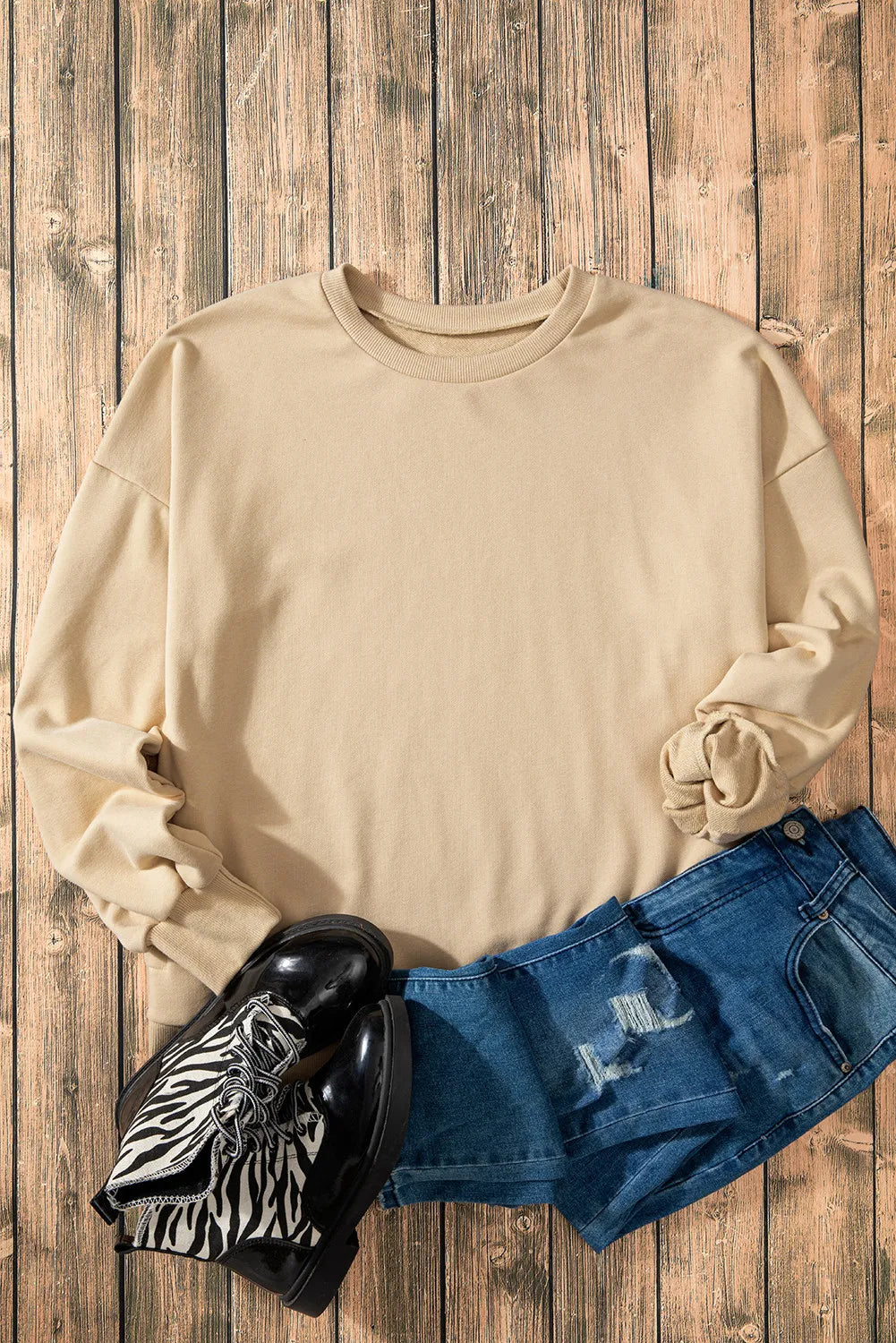 Claudia | Long-sleeved sweatshirt with a high, low crew neck