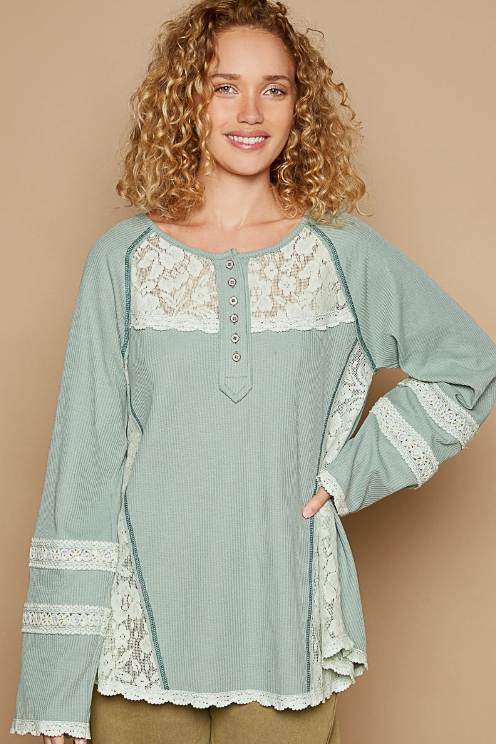 Diana | Long sleeve thermal top with crew neck and lace trim