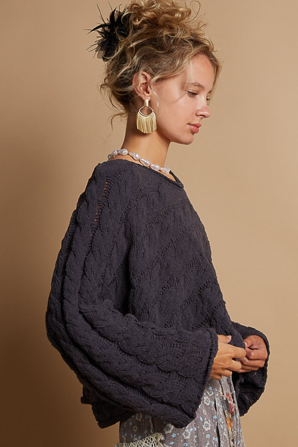 Damaris | Short sweater with a crew neck and cable knit