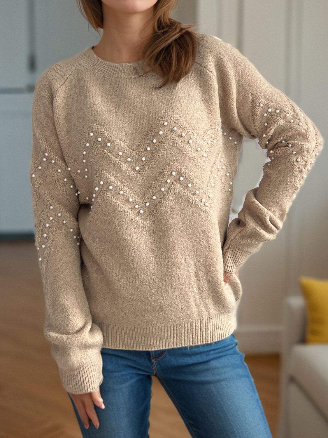 Concepcion | Round neck sweater with raglan sleeves and pearl trim