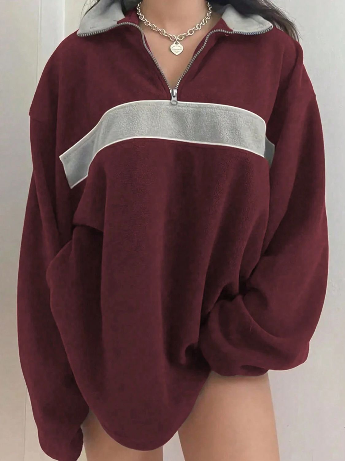 Ingrid | Contrasting long-sleeved sweatshirt with dropped shoulders