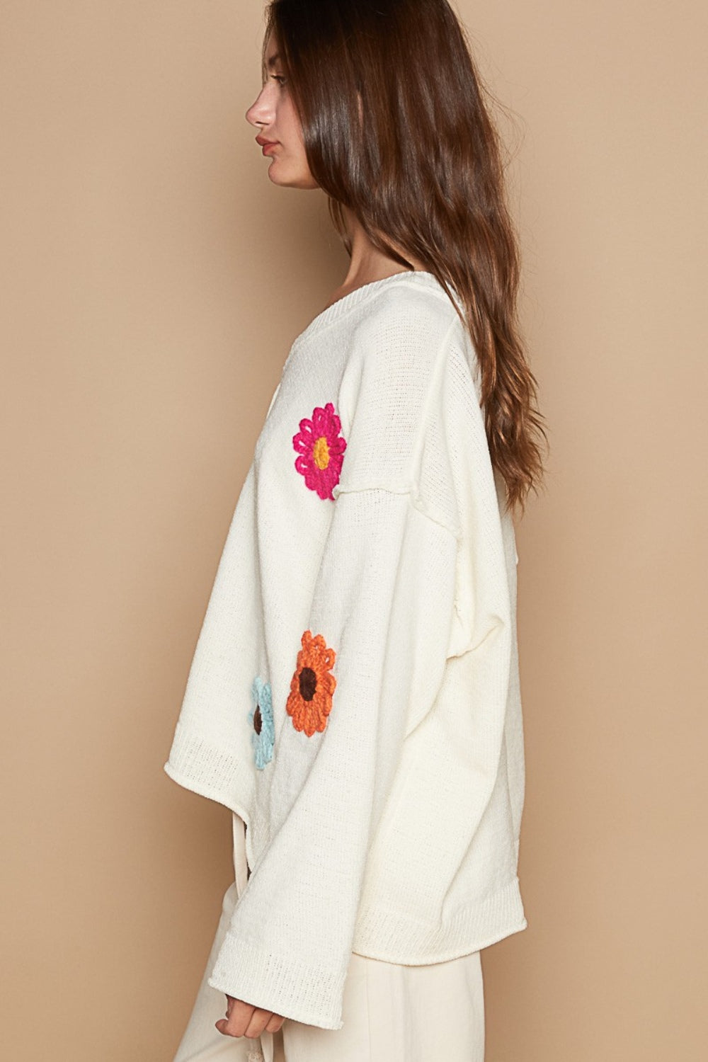 Vanja | Long-sleeved V-neck sweater with floral patches