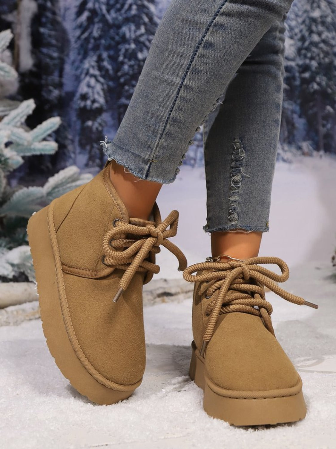 Abigail | Suede lace-up boots with a round neckline and platform sole