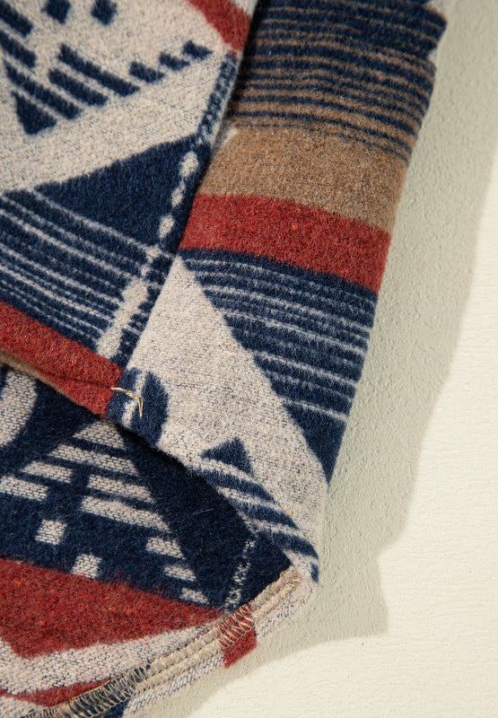 Natividad | Long-sleeved sweatshirt with a geometric half-button pattern