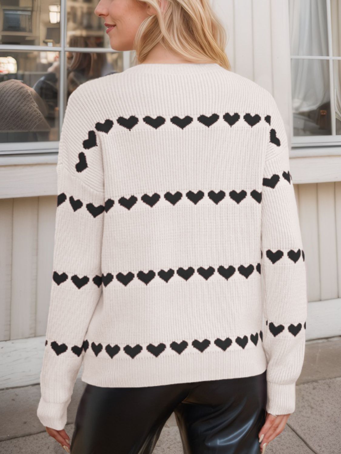 Hanna | Heart-shaped, long-sleeved crew neck sweater