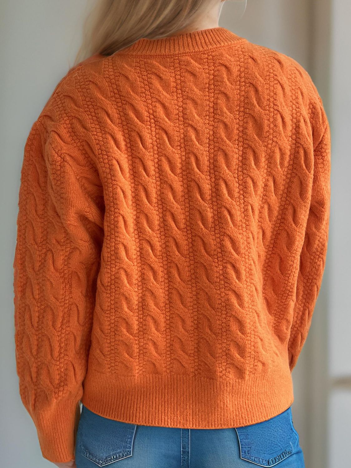 Cristina | Cable knit cardigan with a crew neck and long sleeves