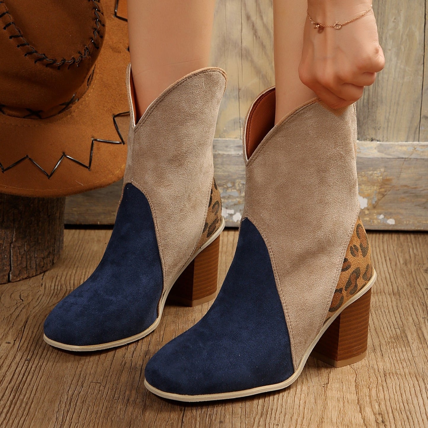 Jenny | Durable orthopedic boots