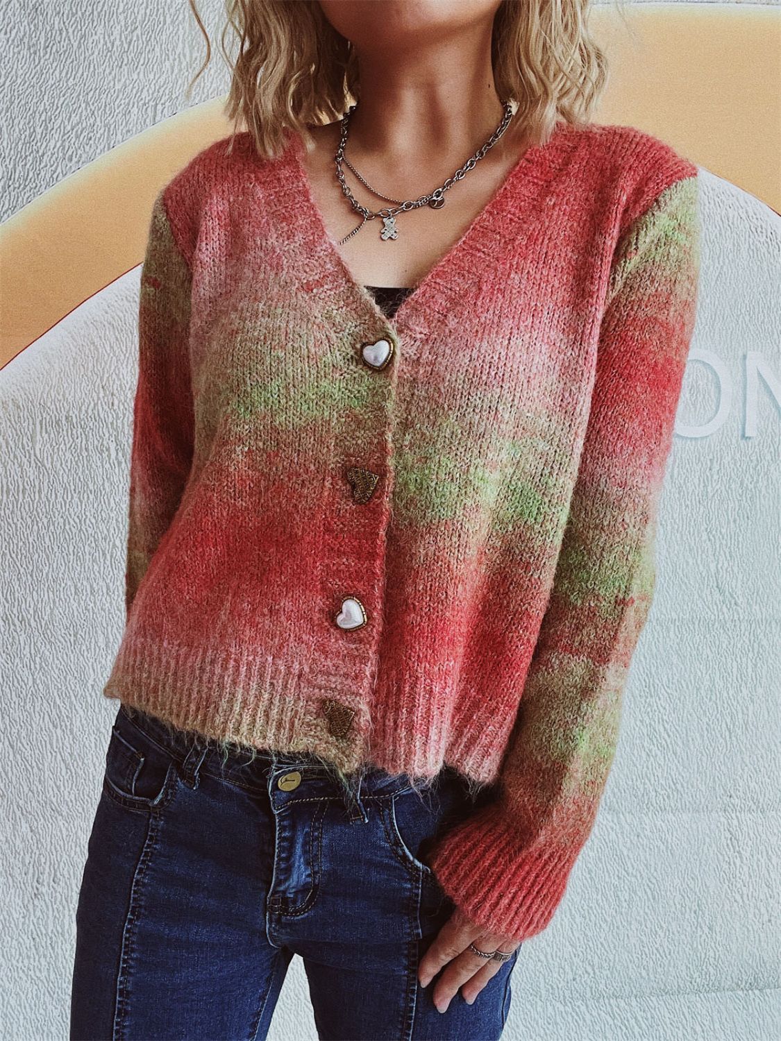 Estela | V-neck cardigan with gradient heart-shaped buttons