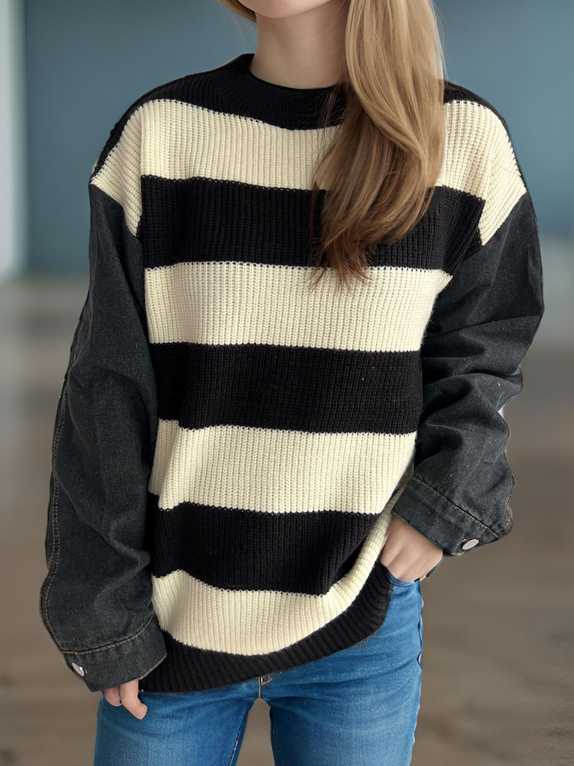 Johana | Contrasting long-sleeved sweater with a crew neck