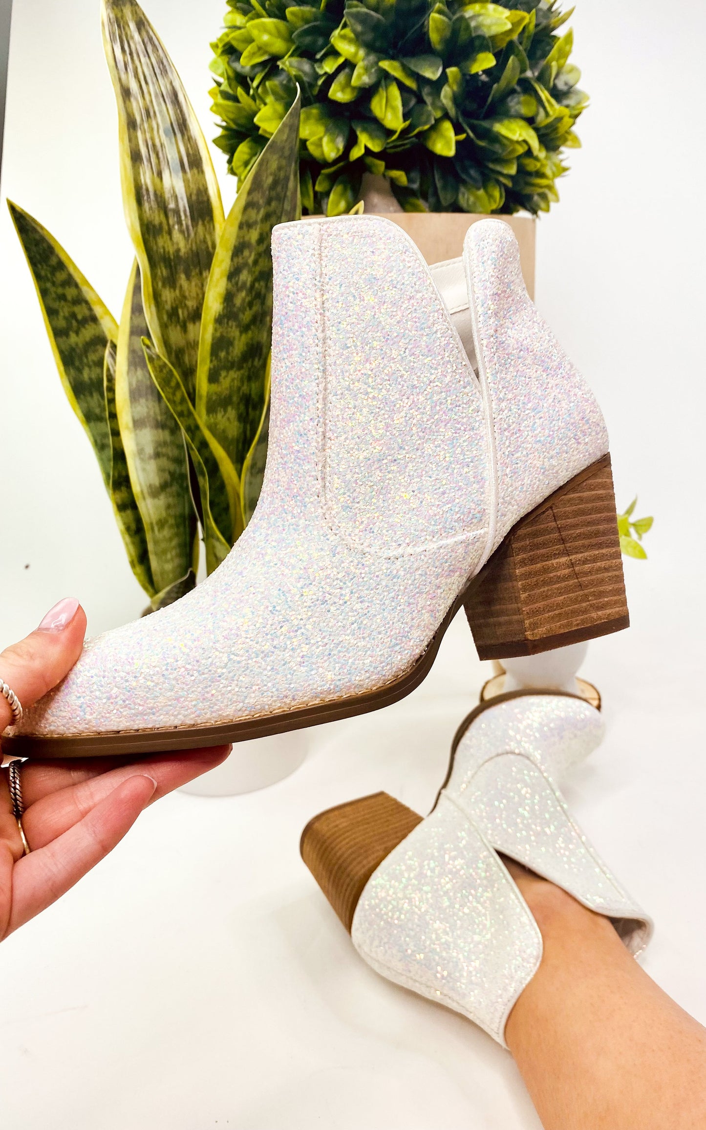 Gabriella | Ankle boots in white
