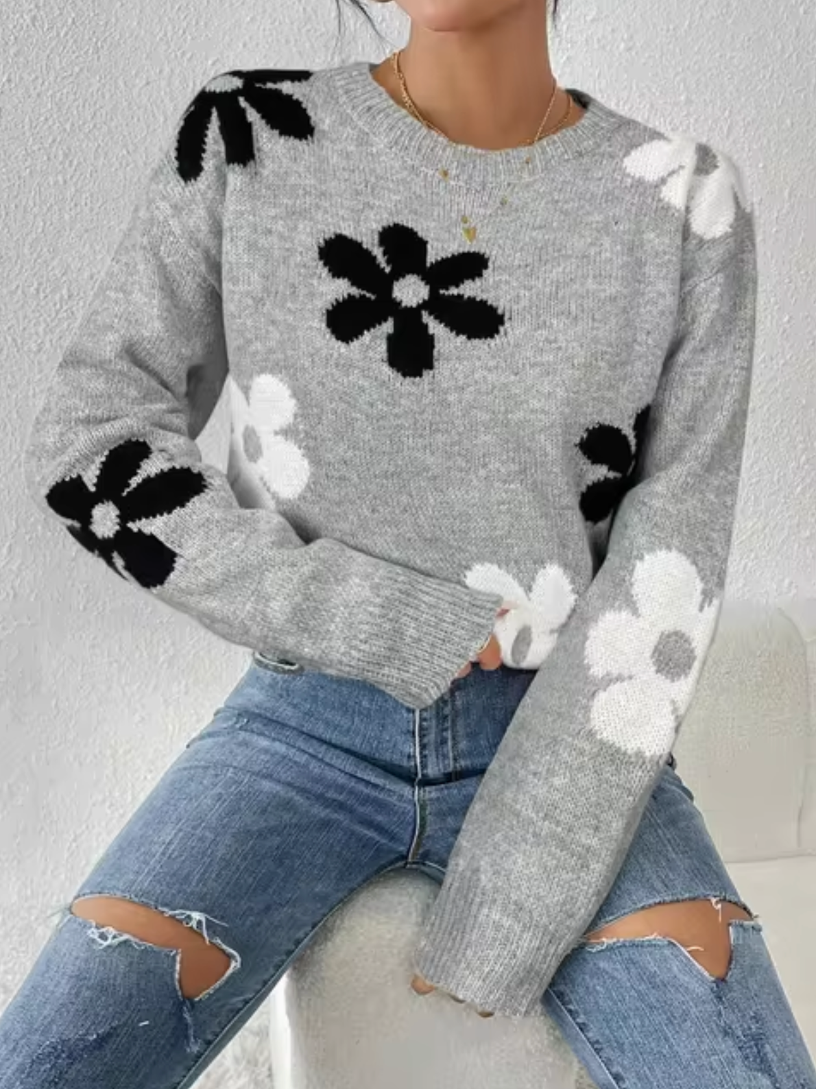 Victoria | Knitted sweater with a floral pattern