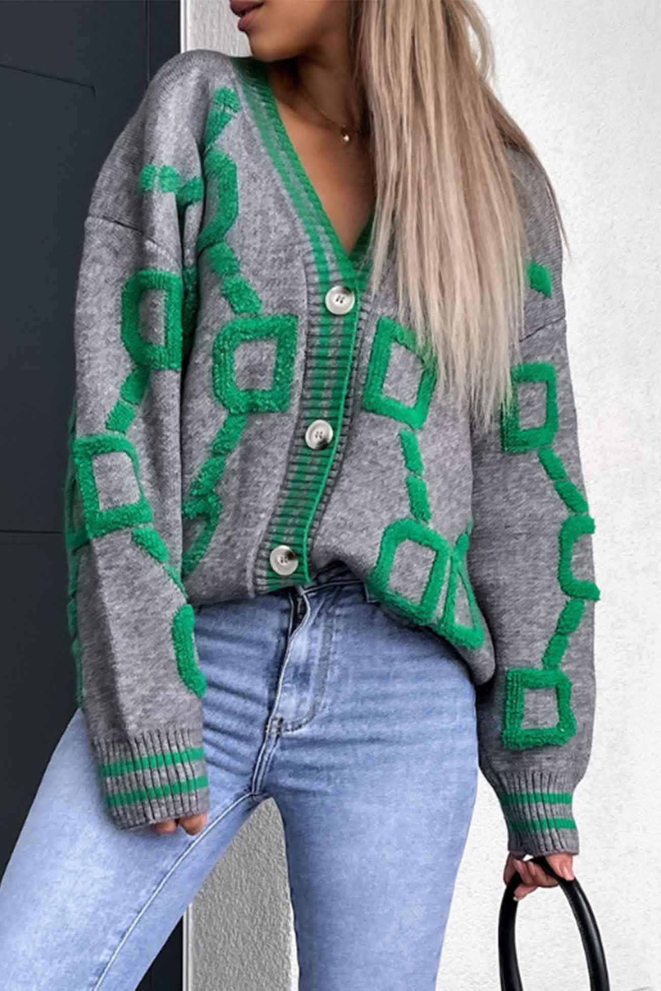 Amelie | Cardigan with contrasting letters and long sleeves