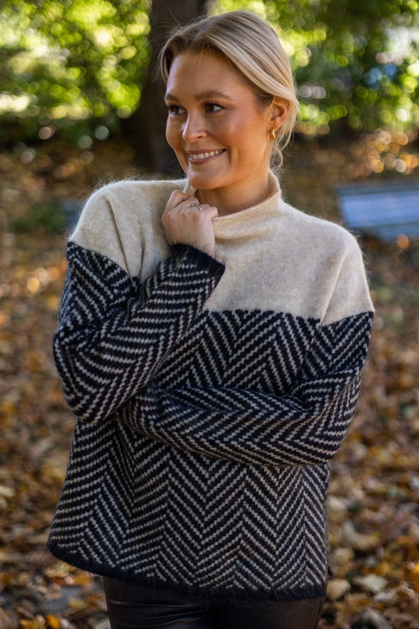 Wendy | Contrasting mesh blouse with stand-up collar