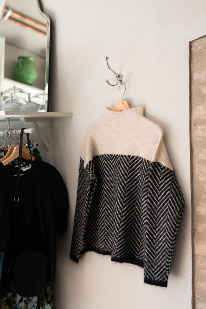 Tamara | Two-tone cotton turtleneck sweater
