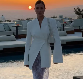 Nerea | Elegant slim-fit coat with one button