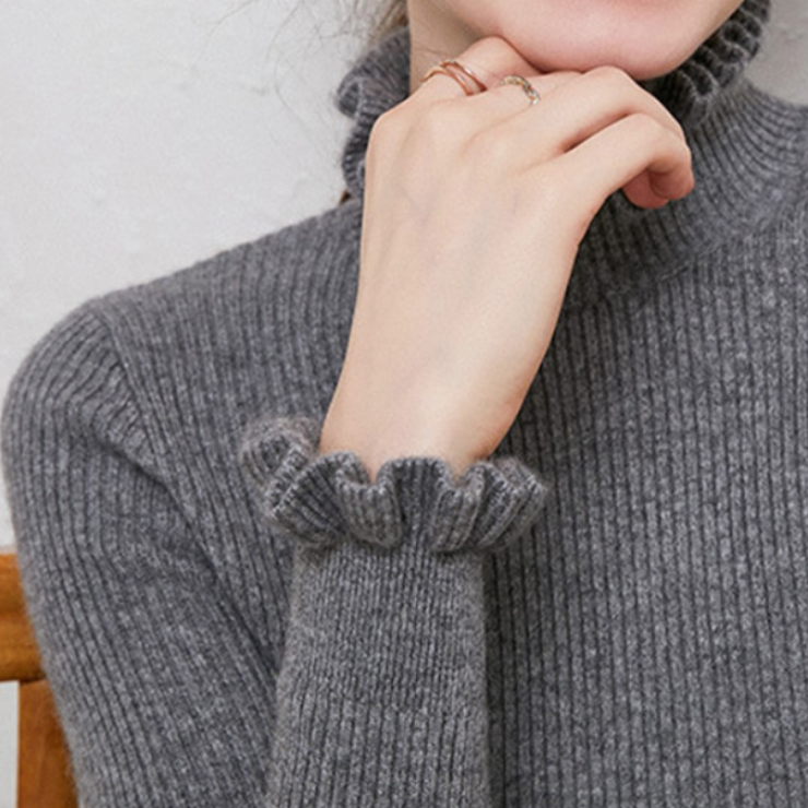 Mercedes® | Casual and effortless winter sweater