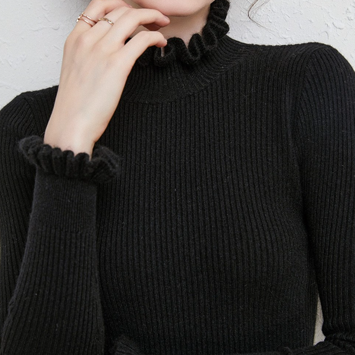 Mercedes® | Casual and effortless winter sweater