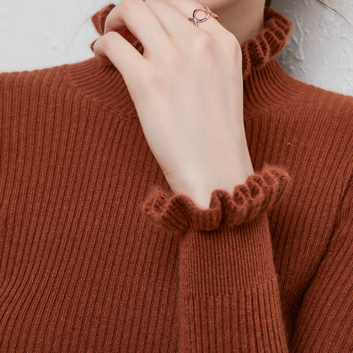 Mercedes® | Casual and effortless winter sweater