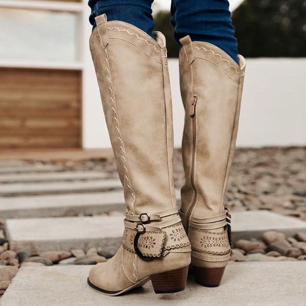 Ofelia | Modern and supportive orthopedic boots.