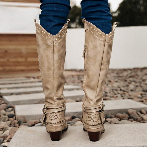 Ofelia | Modern and supportive orthopedic boots.