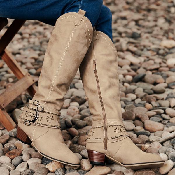 Ofelia | Modern and supportive orthopedic boots.