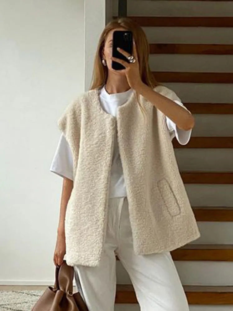 Guillermina® | White striped vest
