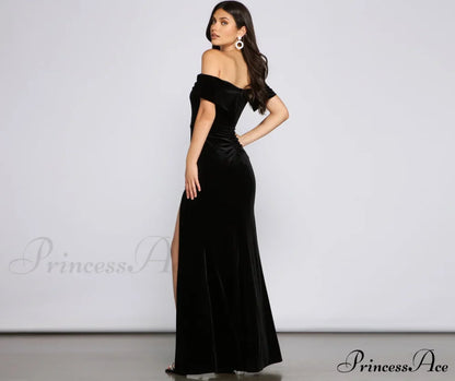 Olivia Formal Velvet Charming Off-The-Shoulder Maxi Dress