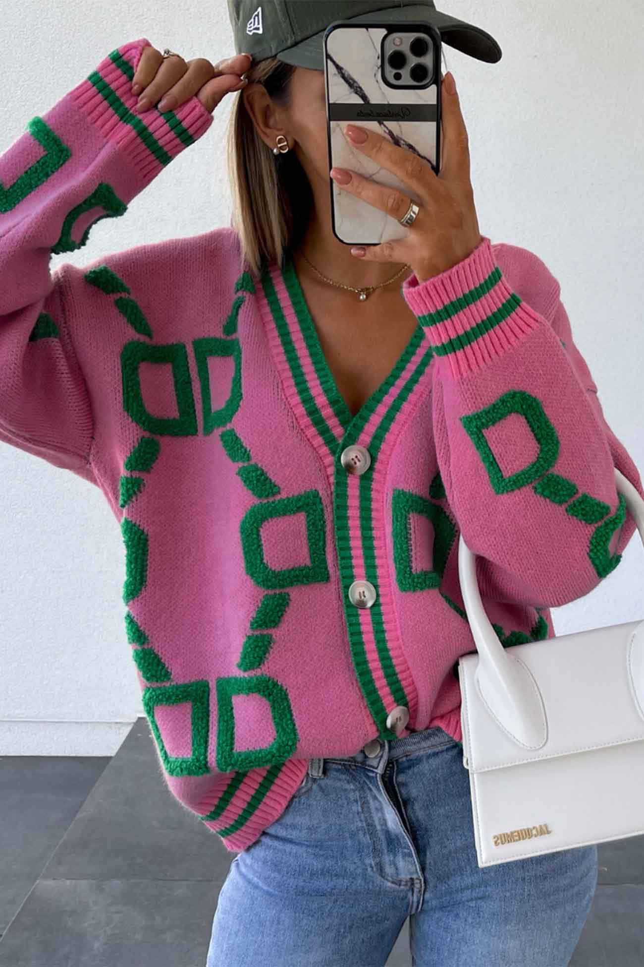 Amelie | Cardigan with contrasting letters and long sleeves