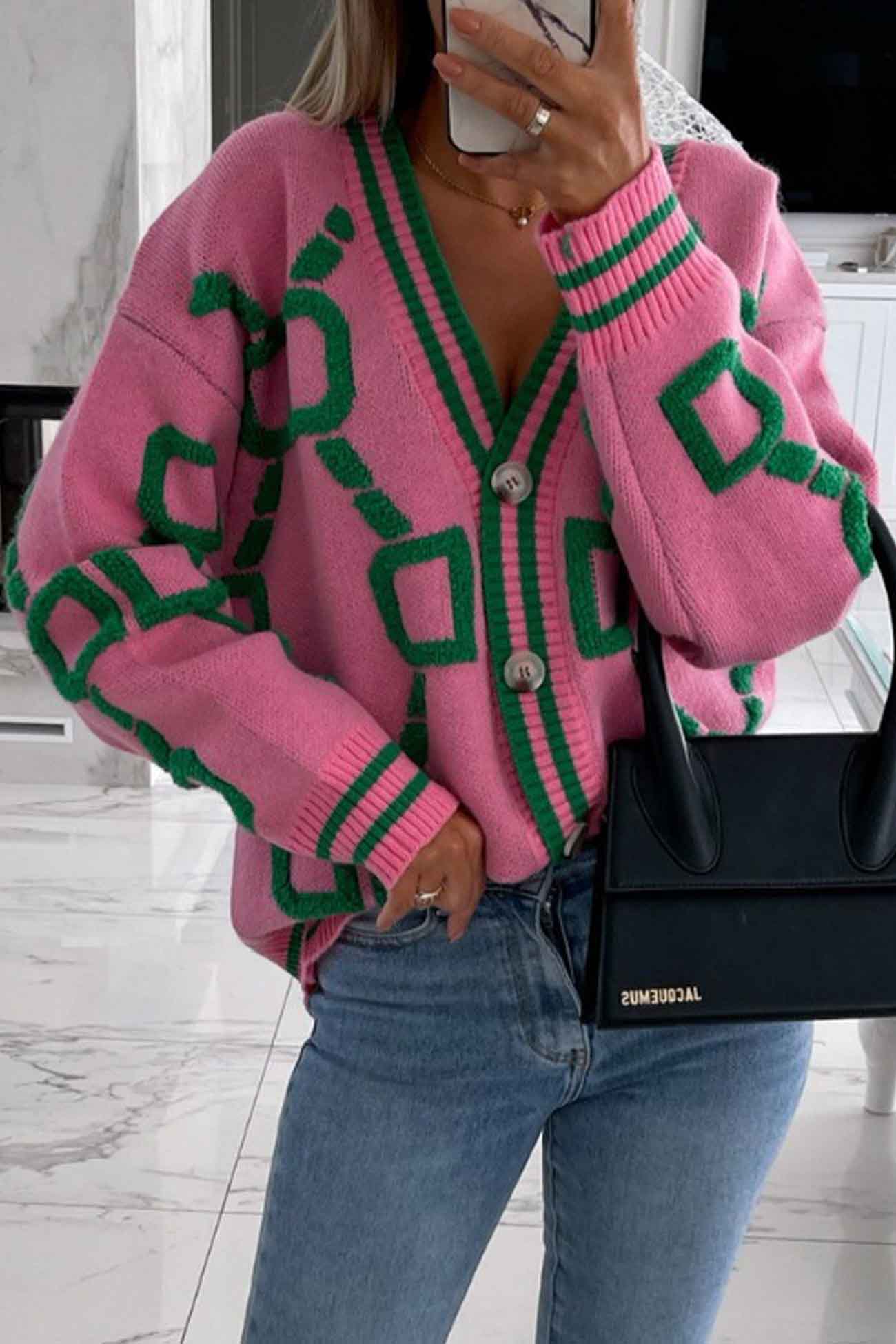 Amelie | Cardigan with contrasting letters and long sleeves