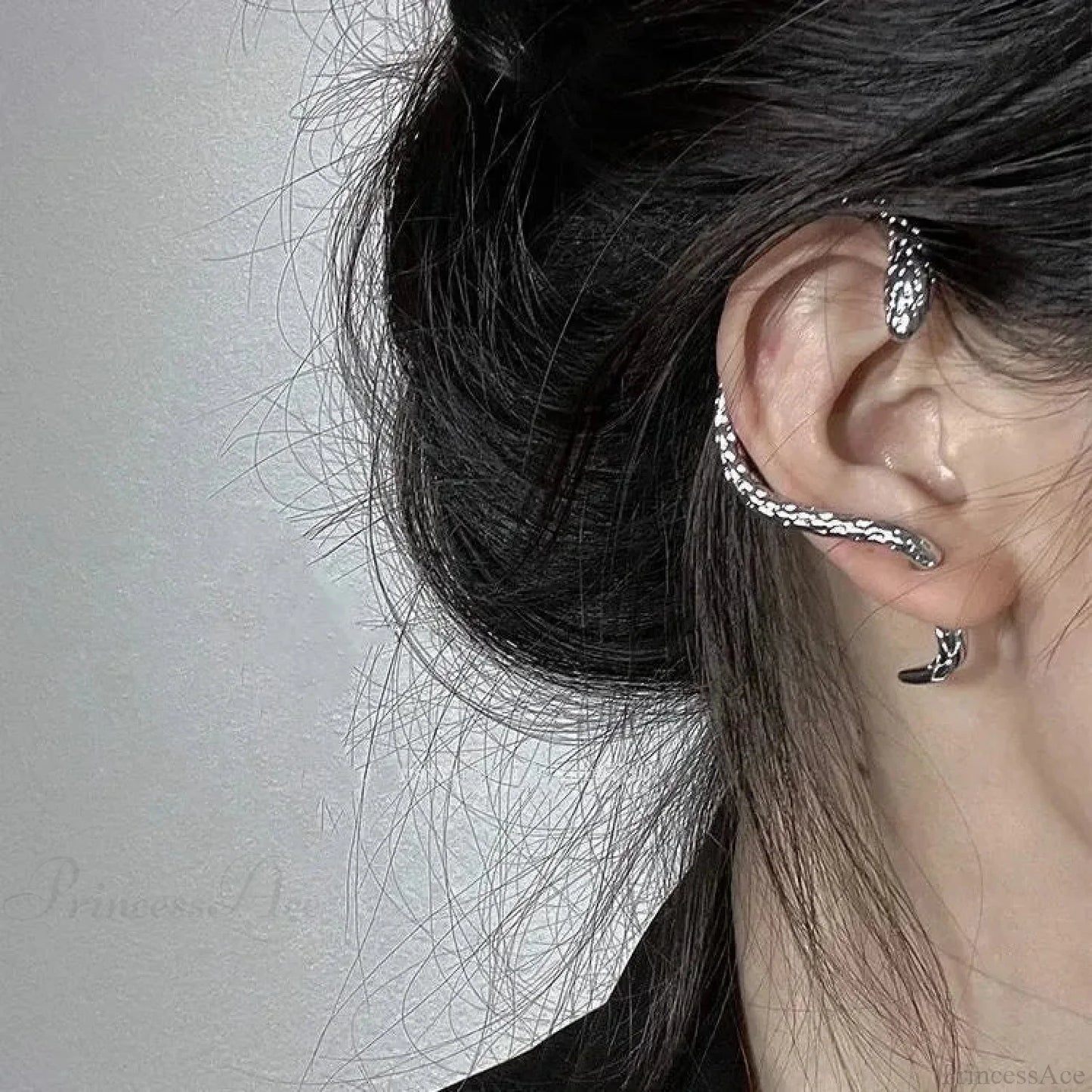 Reptile Rebellious Clasp Earring Without Piercing