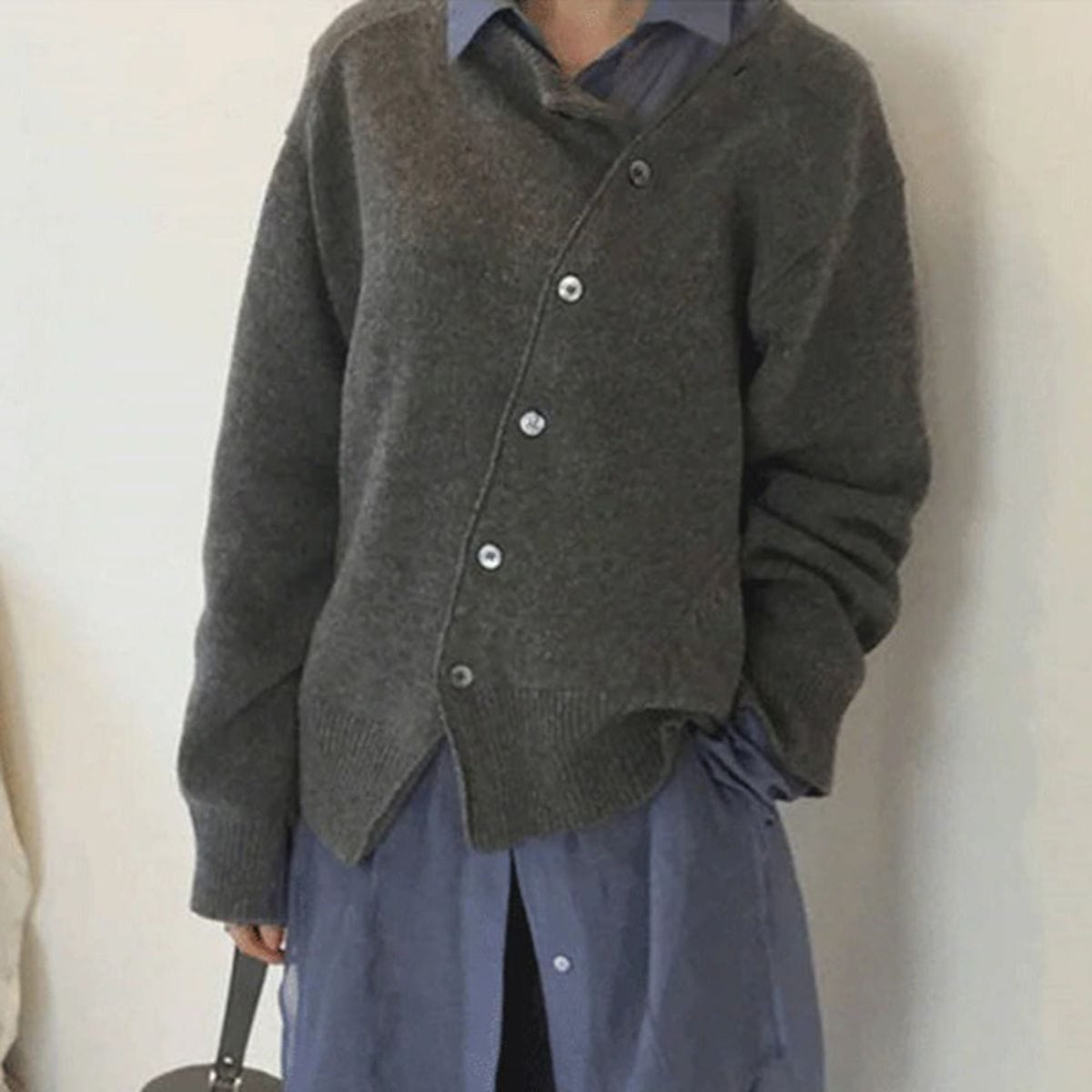 Antonia | Women's cardigan with playful button accents