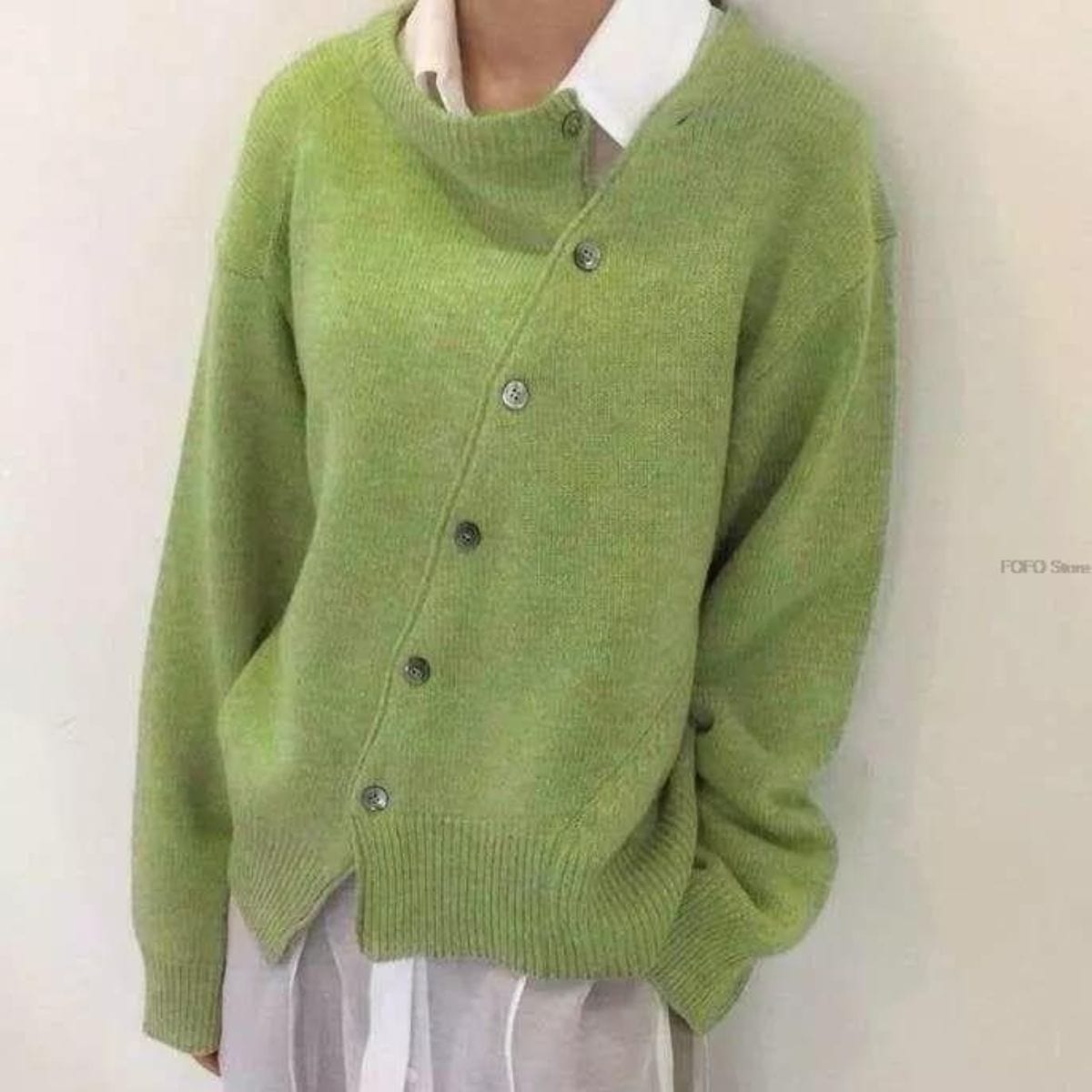 Antonia | Women's cardigan with playful button accents