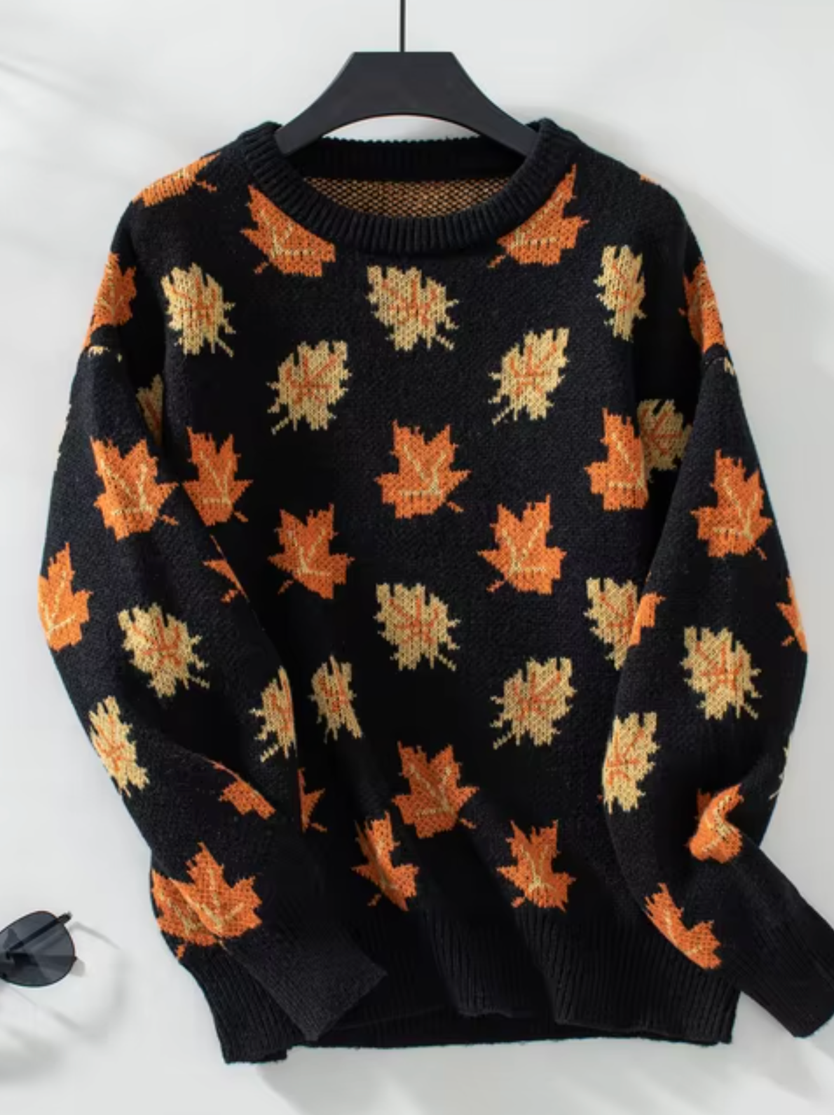 Valentina | Knitted sweater with a maple leaf print
