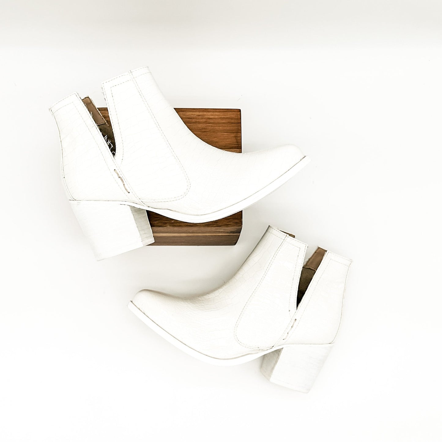 Marion | Ankle boots in white crocodile leather