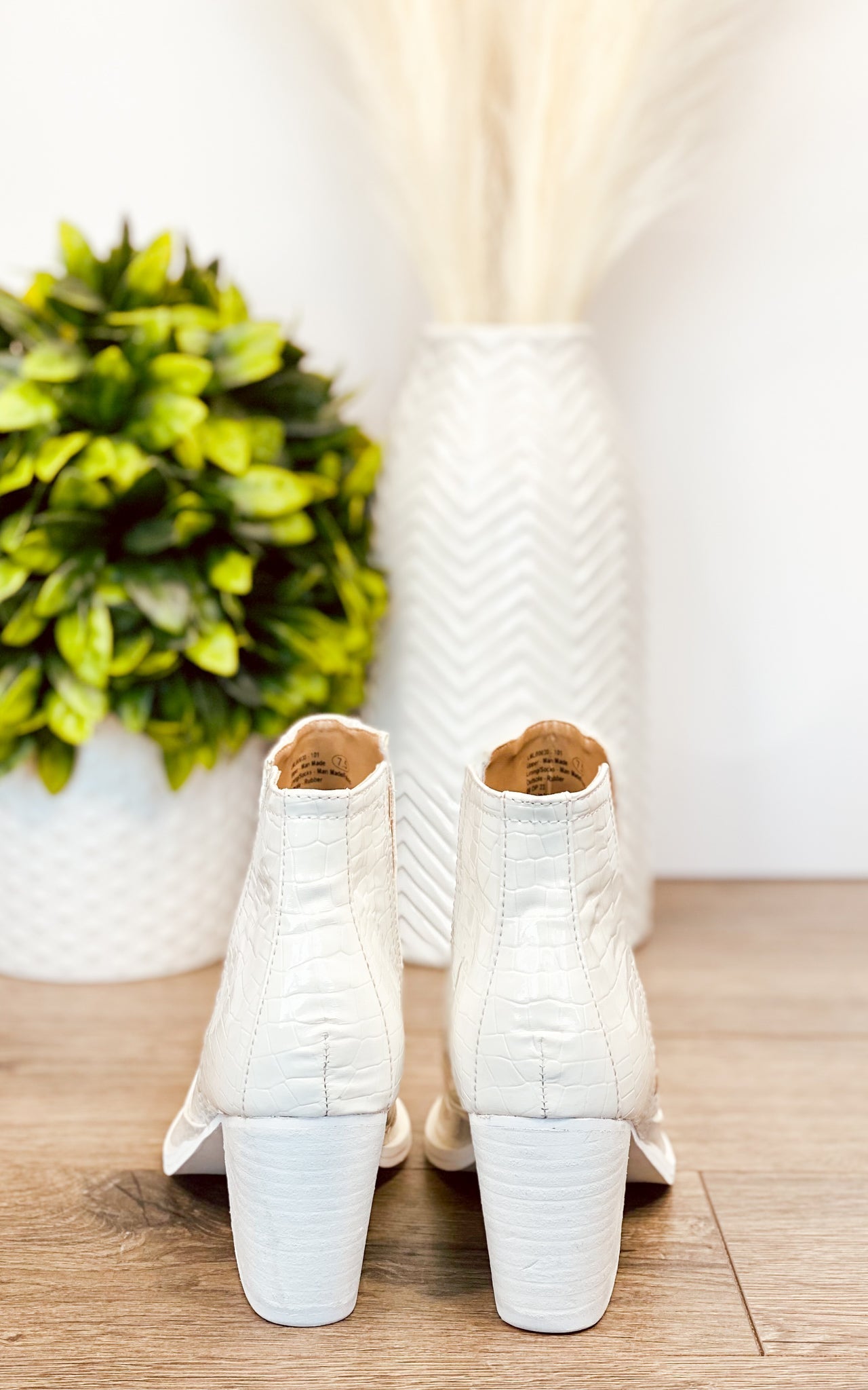 Marion | Ankle boots in white crocodile leather