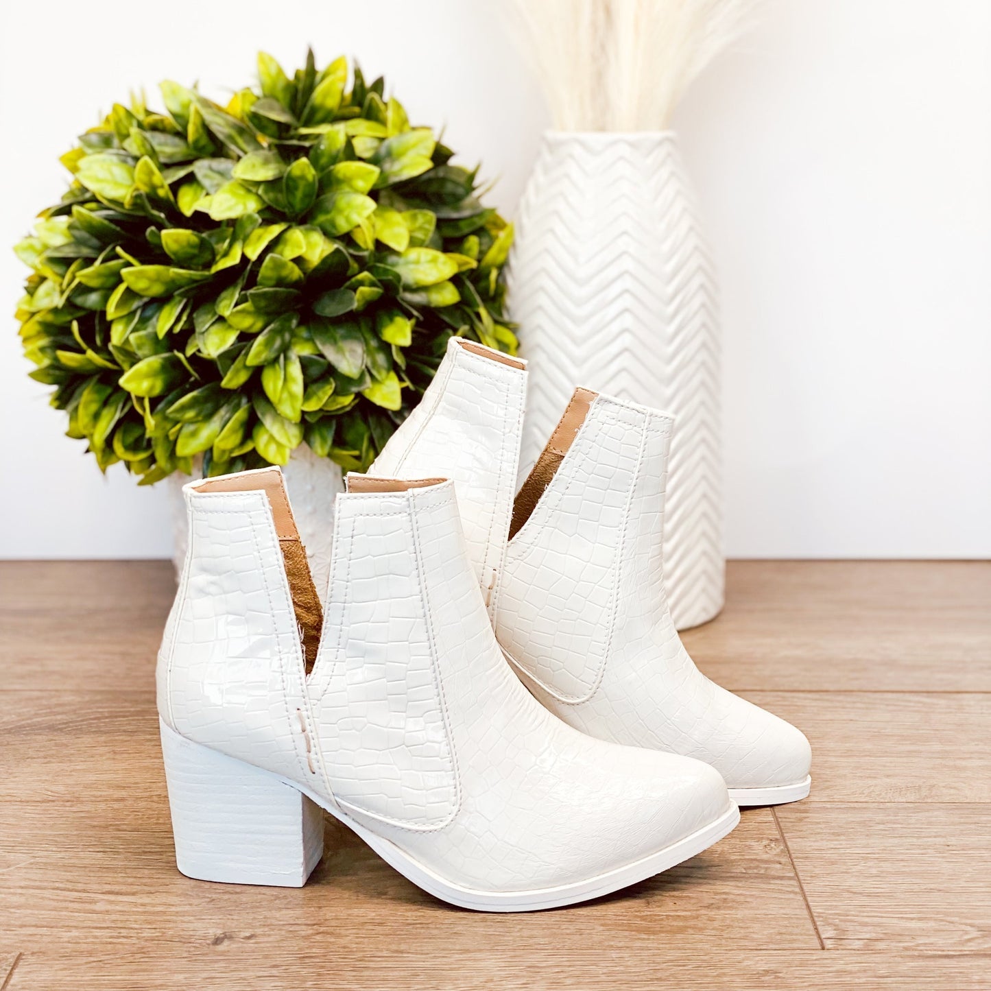 Marion | Ankle boots in white crocodile leather