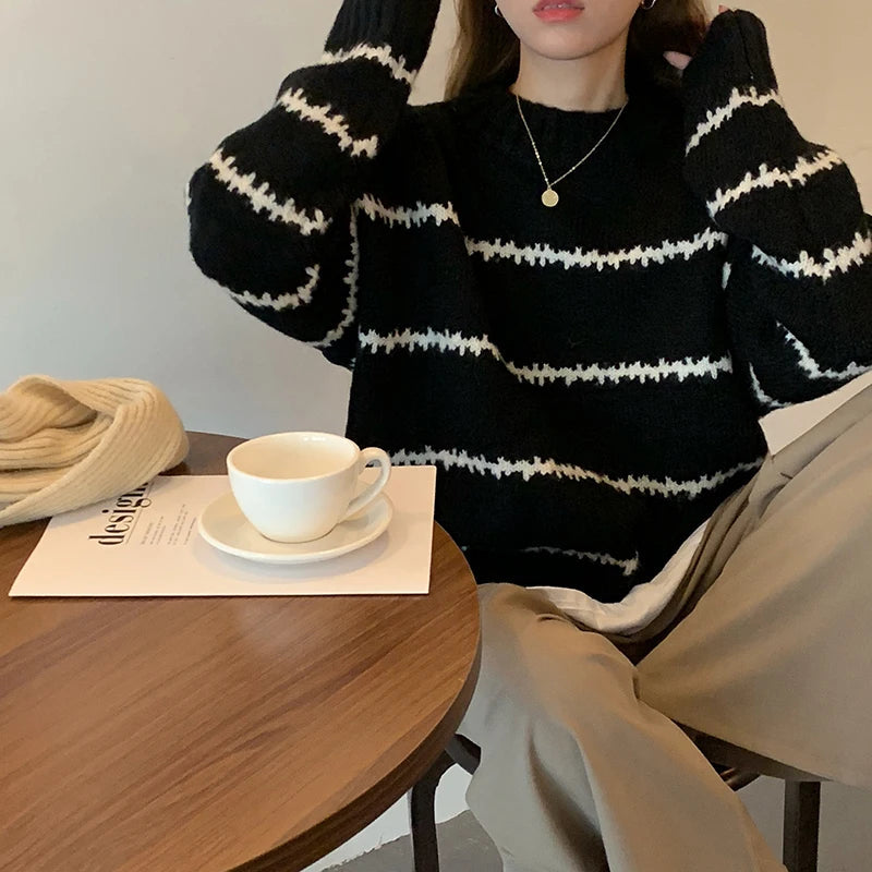 Delia | Casual, loose knitted sweater for women