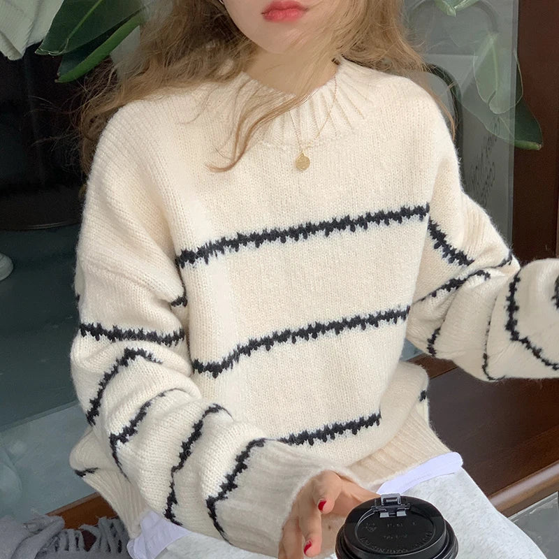 Delia | Casual, loose knitted sweater for women