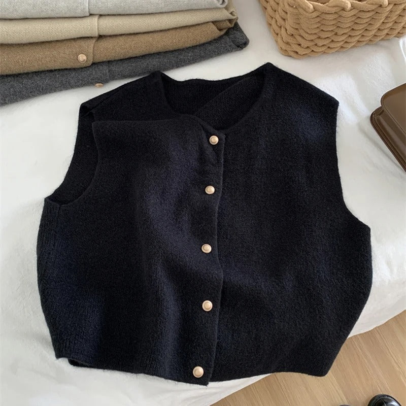 Magdalena | Elegant knitted top for women in autumn