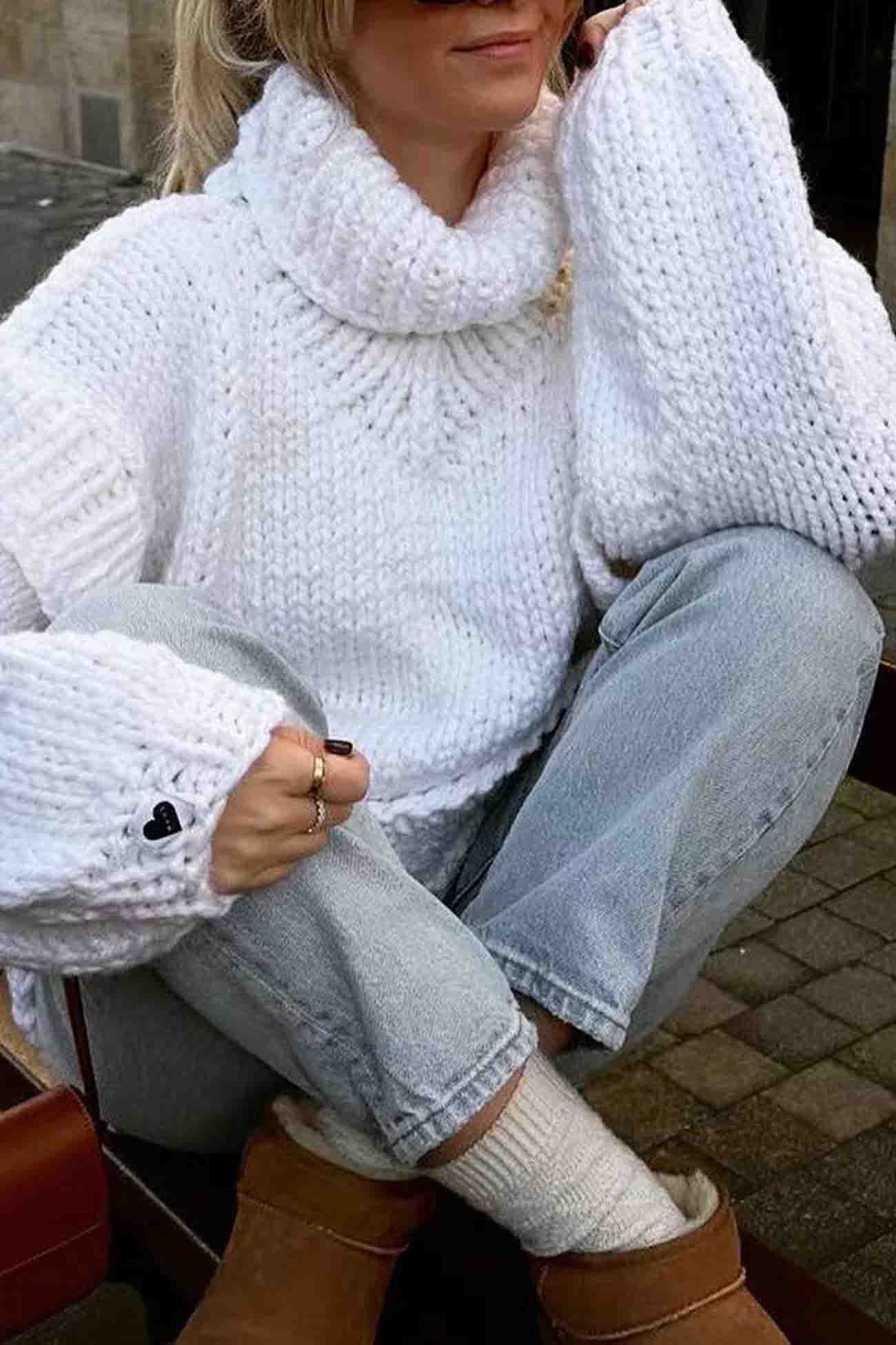 Carina | Solid color sweater with long sleeves and a cowl neckline