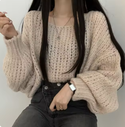 Zoe | Round neck sweater with lantern sleeves