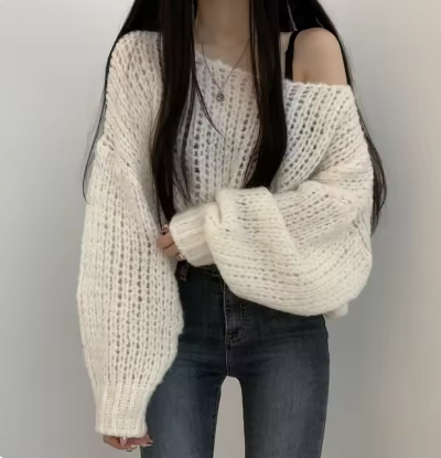 Zoe | Round neck sweater with lantern sleeves