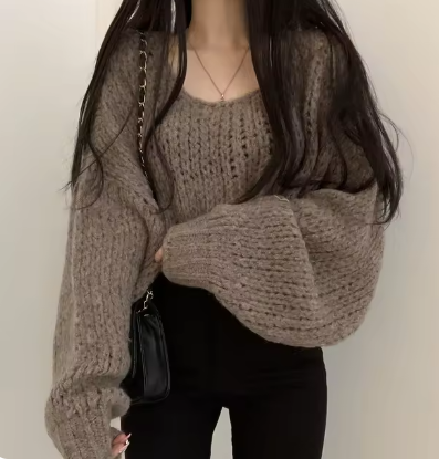 Zoe | Round neck sweater with lantern sleeves