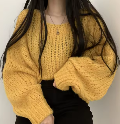 Zoe | Round neck sweater with lantern sleeves